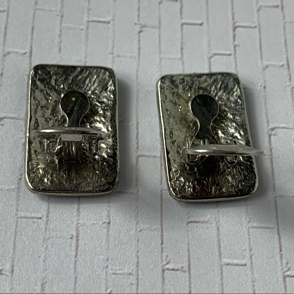 Vintage Enamel Clip On Earrings - Picture 3 of 4